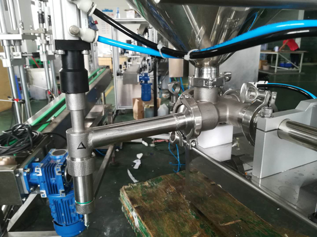 இயந்திரங்களை நிரப்புவதற்கான முனைகளின் பகுதியை நிரப்புதல்.jpg