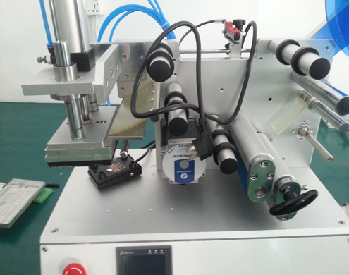 flat surface labeling equipment semi automatic தட்டையான மேற்பரப்பு லேபிலர் கருவி (3).jpg
