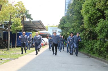 எங்கள் குழு