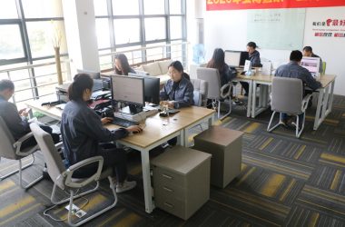 எங்கள் குழு