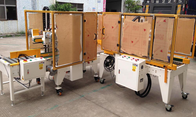 factory.jpg இல் சீல் செய்யும் இயந்திரங்கள்