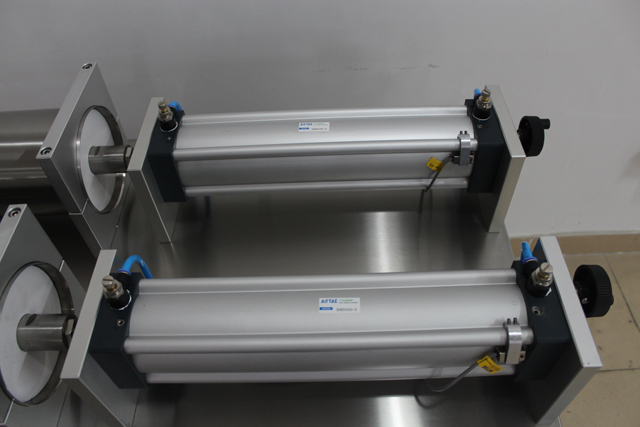 நியூமேடிக் நிரப்புதல் இயந்திரங்கள்.jpg