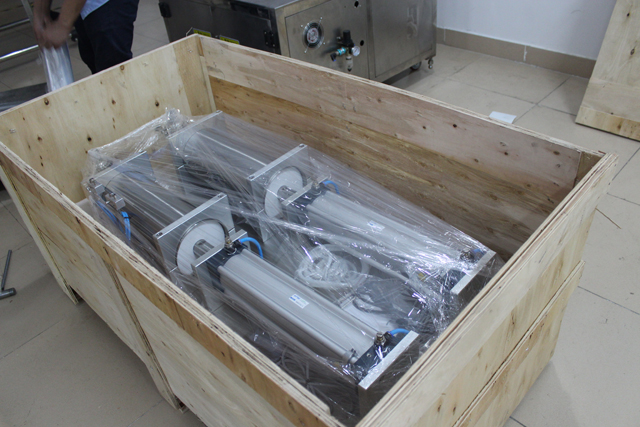 இயந்திரம் உள்ளே மர வழக்கு.jpg